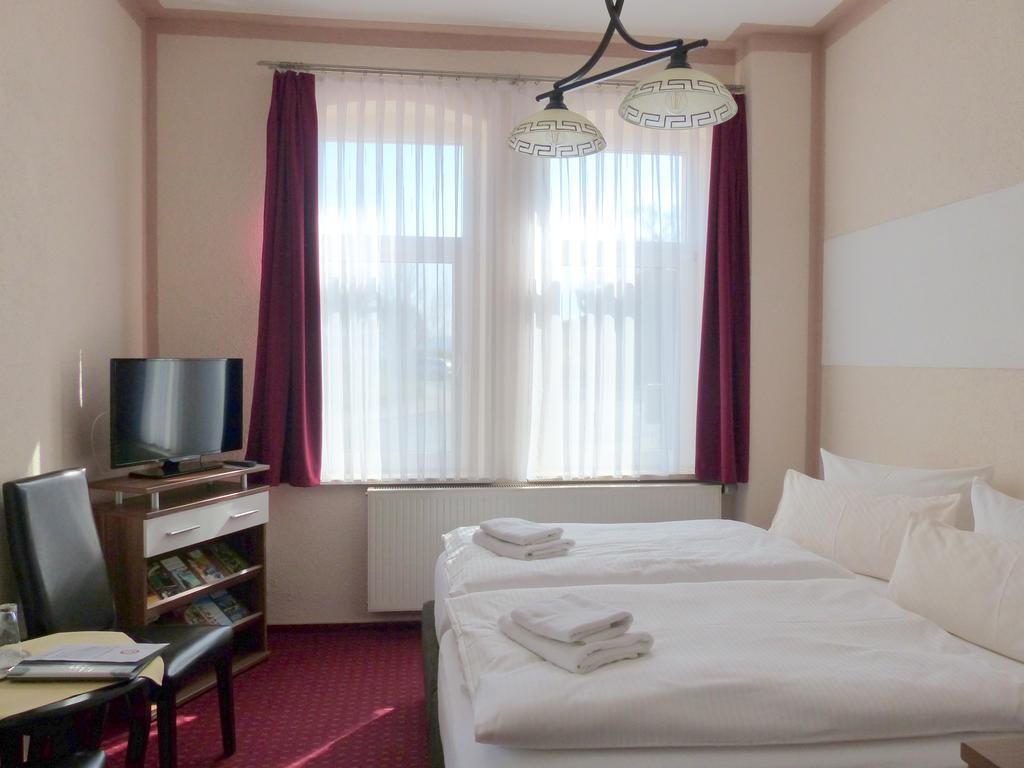 Hotel Friedchen Mit Eigener Fleischerei Artern エクステリア 写真